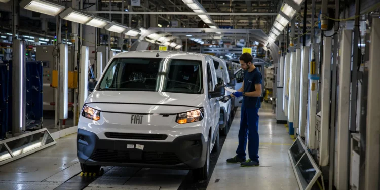 Stellantis perde 2,3 mil milhões no 1.º semestre com impacto de tarifas e reestruturações