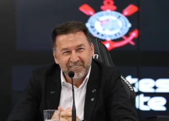 Augusto Melo promete retorno ao Corinthians e diz que “jamais vai renunciar”
