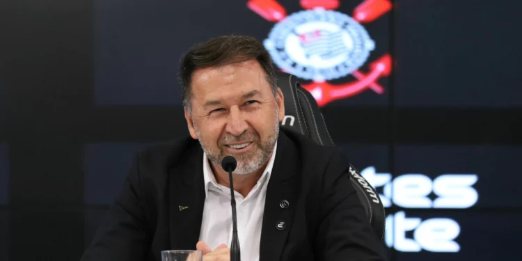 Augusto Melo promete retorno ao Corinthians e diz que “jamais vai renunciar”