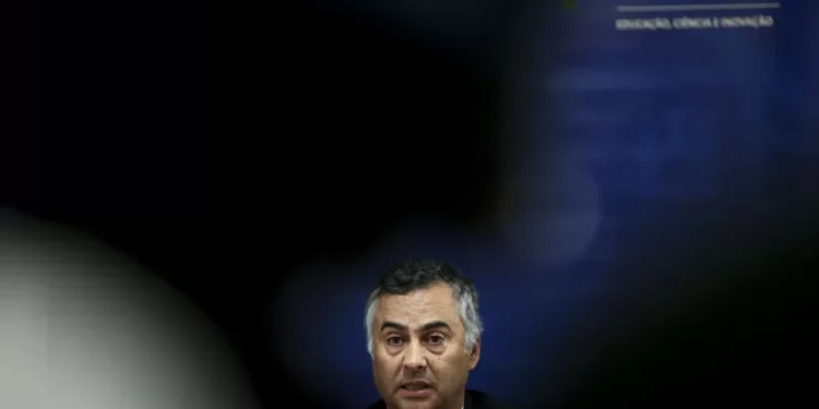 Ministro anuncia reforço de 8% para a Fundação Ciência e Tecnologia para 2026