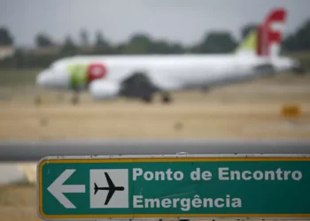 AirAdvisor diz que 170 milhões de passageiros podem perder direito a compensações por atrasos e cancelamentos de voos na UE