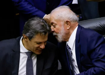 Governo quer virar o jogo dizendo que quer justiça social, diz Eurasia