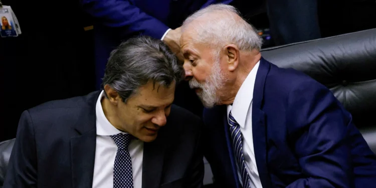 Governo quer virar o jogo dizendo que quer justiça social, diz Eurasia