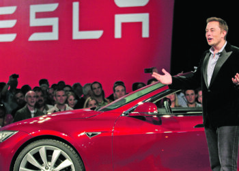 Receitas da Tesla descem 12% no segundo trimestre