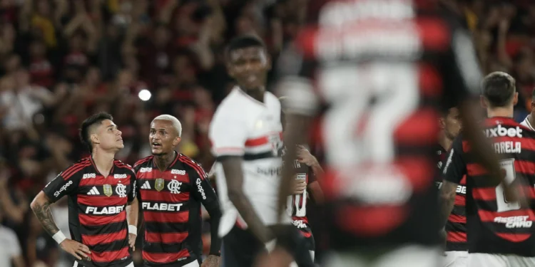 Por que Luiz Araújo não comemorou golaço em Flamengo x São Paulo?