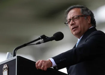 Petro diz ser vítima de “calúnia” após suposto plano para derrubá-lo