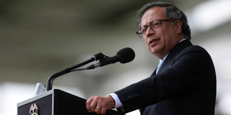 Petro diz ser vítima de “calúnia” após suposto plano para derrubá-lo