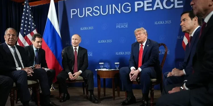 Reunião “reduzida” entre Trump e Putin terminou, diz Kremlin