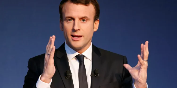 Macron quer líder da Sérvia a priorizar a UE em detrimento de Putin