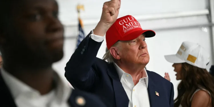 Trump “muito feliz” por poder substituir governadora da Reserva Federal