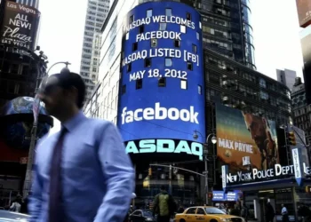 Wall Street fecha em alta com paz na Ucrânia ao fundo do túnel