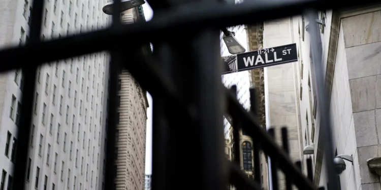 Wall Street fecha em terreno misto afetada com queda das ações tecnológicas