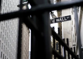 Wall Street fecha em terreno misto afetada com queda das ações tecnológicas