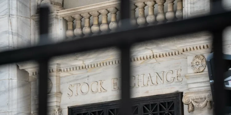 Wall Street fecha em baixa