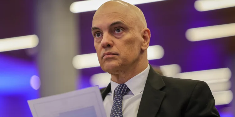 Moraes teria recorrido a “infiltrados” para obter dados, diz ONG