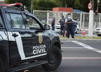 Homem é preso após matar ex-companheira na frente do filho de 6 anos