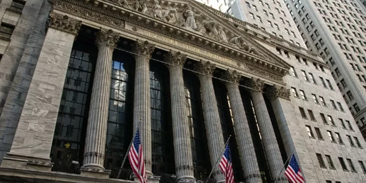 Wall Street encerra do lado das perdas apesar de Trump prolongar tréguas nas tarifas da China