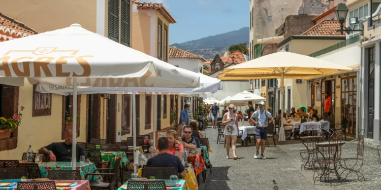 Funchal aprova suspensão temporária de licenças de AL