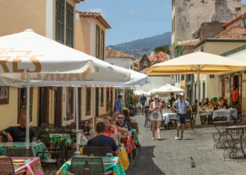 Funchal aprova suspensão temporária de licenças de AL