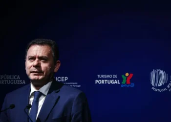 Governo aprova apoios à tesouraria e reposição da atividade em empresas afetadas