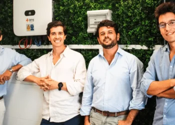 Bling Energy fecha parceria de investimento de 15 milhões com a BlueCrow para acelerar transição energética