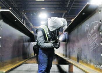 Promessa de aço para reduzir  a metade tempo de construção