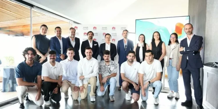 Huawei leva universitários portugueses à China para formação em TIC