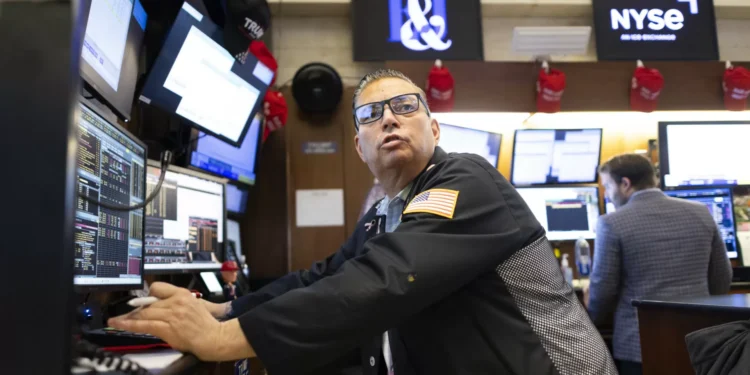 Wall Street fecha sem rumo, mais pressionada pelas tarifas dos EUA