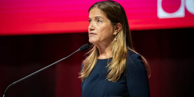 Bruxelas defende que é necessário “mover rapidamente fundos” para a transição energética