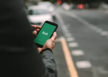 Bolt fecha parceria internacional com o programa corporativo de viagens IHG Business Edge