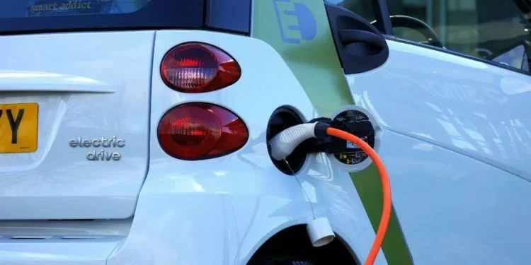 Mercado de veículos eletrificados cresce 35% até agosto