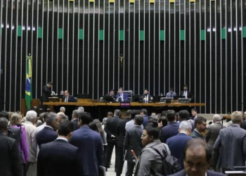 Câmara aprova projeto que veda descontos associativos em aposentadorias