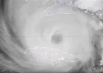 Furacão Melissa se fortalece e retorna à categoria 4