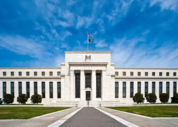 Queda do déficit fiscal reduz nível dos juros neutros nos EUA, diz diretor do Fed