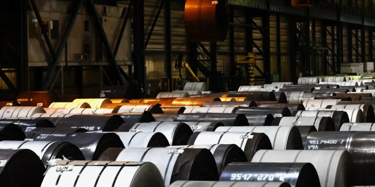 UE planeja reduzir cotas de importação de aço e aumentar tarifas para 50%