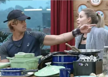 “A Fazenda”: Matheus, Duda e Saory discutem e começam briga generalizada