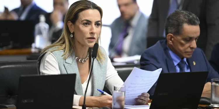 Senado tipifica misoginia como crime equivalente ao de racismo