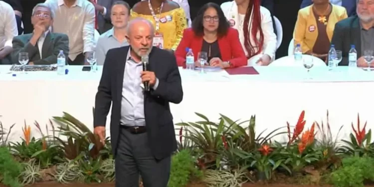 Possivelmente serei candidato a presidente outra vez, diz Lula