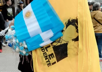 Taxas de juros de curto prazo na Argentina disparam para 87% em meio à crise do peso