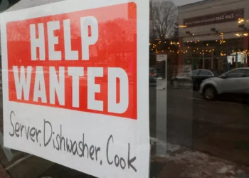 Taxa de desemprego nos EUA deve ter ficado em 4,3% em setembro, diz Fed de Chicago