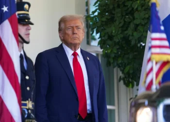 Aval a operações secretas da CIA amplia pressão de Trump sobre a Venezuela