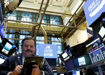Wall Street fecha mista em mais um dia de “shutdown”