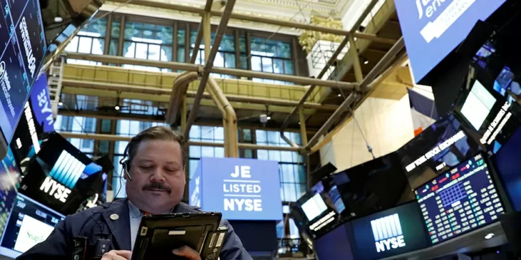 Wall Street fecha mista em mais um dia de “shutdown”