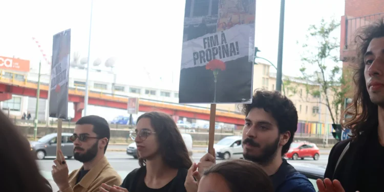 Estudantes do Ensino Superior manifestam-se na capital contra o descongelamento das propinas