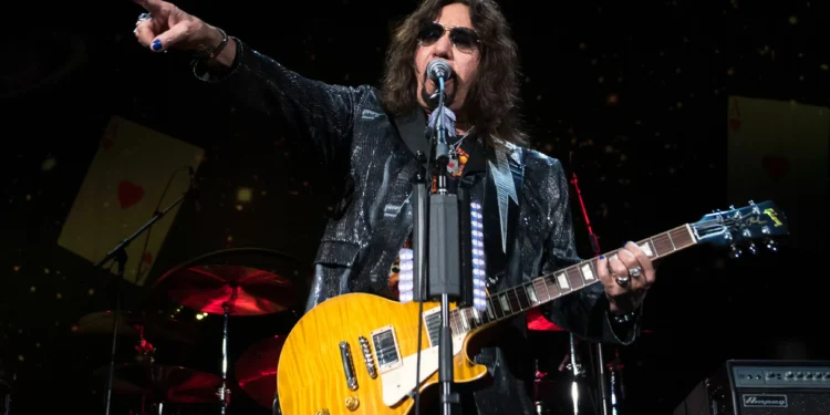 Quem foi Ace Frehley, guitarrista original do Kiss, que morreu aos 74 anos