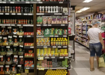 “É supermercado, estúpido”: Inflação de alimento guia aprovação política, diz Quaest