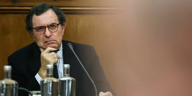 Ministro diz que falta mão-de-obra em Portugal para construir