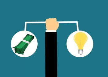 Aumento de isenção do IR: câmbio, endividamento e capacidade ociosa entram no debate