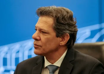Estou esperando Lula me chamar para falar de alternativas à MP do IOF, diz Haddad