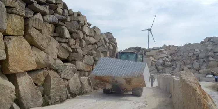 Pedra ficou 40% mais cara com tarifas dos EUA e dólar fraco